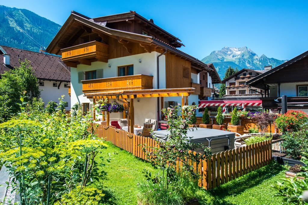 Moroder Haus Hotel Майерхофен Екстериор снимка